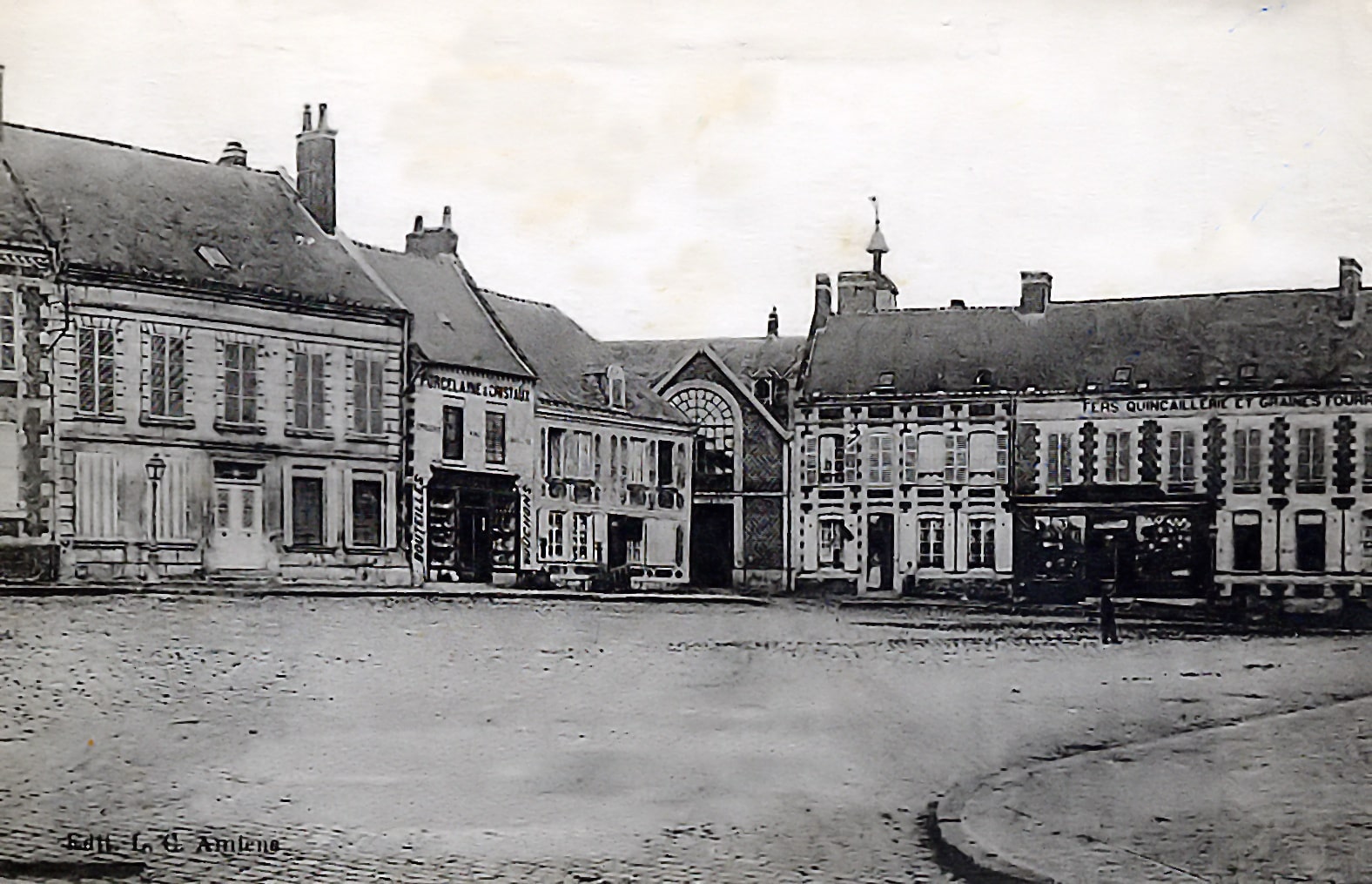 01 00 Armes (place) avant 003