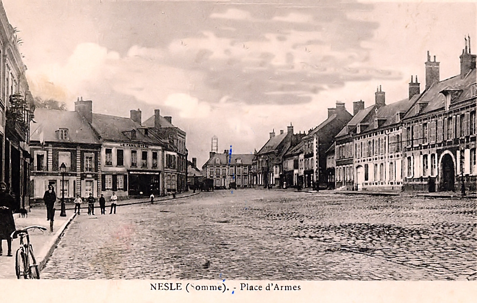 01 00 Armes (place) avant 004
