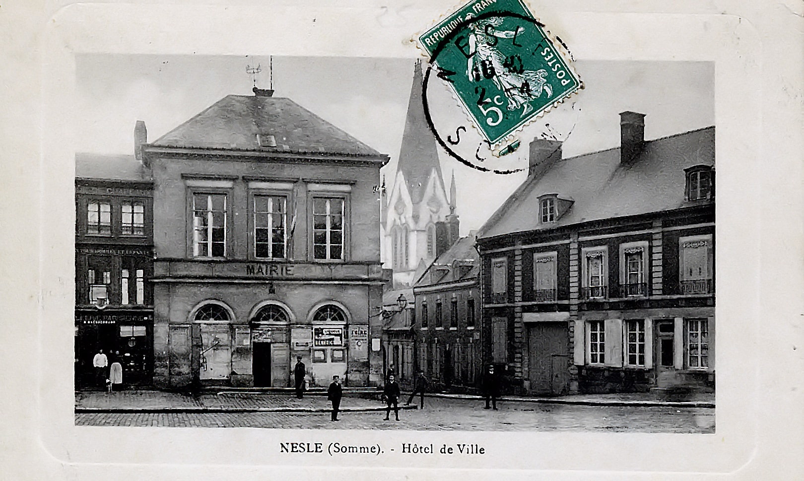 01 00 Armes (place) avant 011