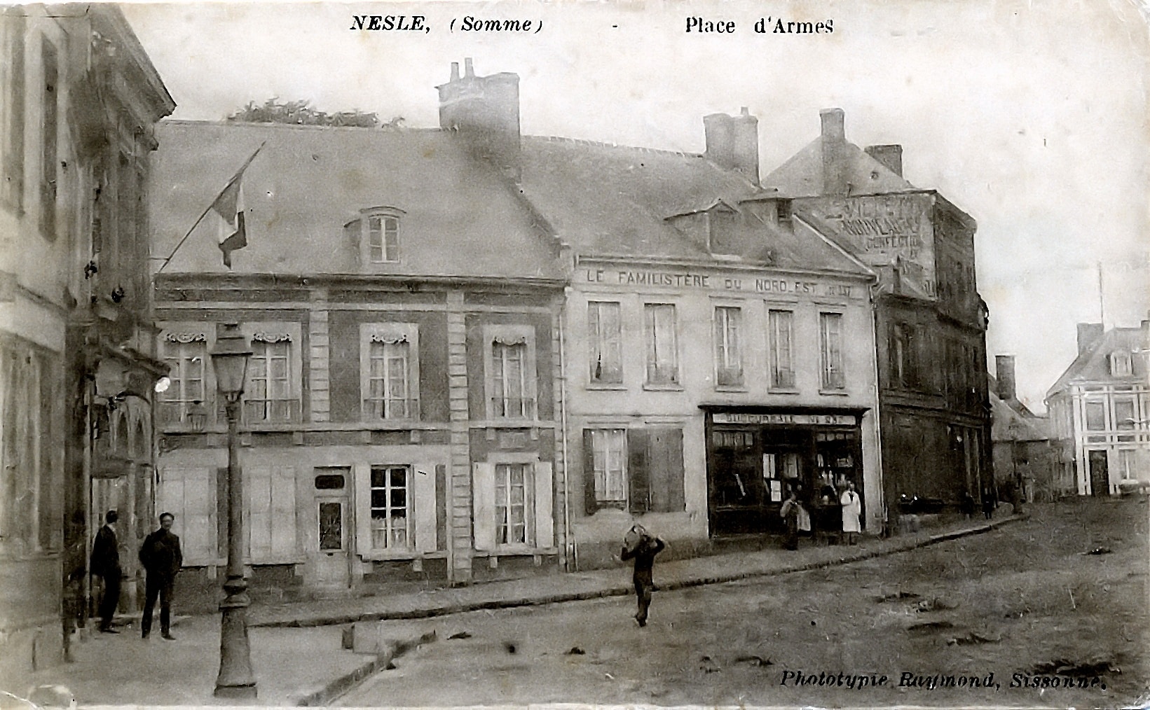 01 00 Armes (place) avant 014