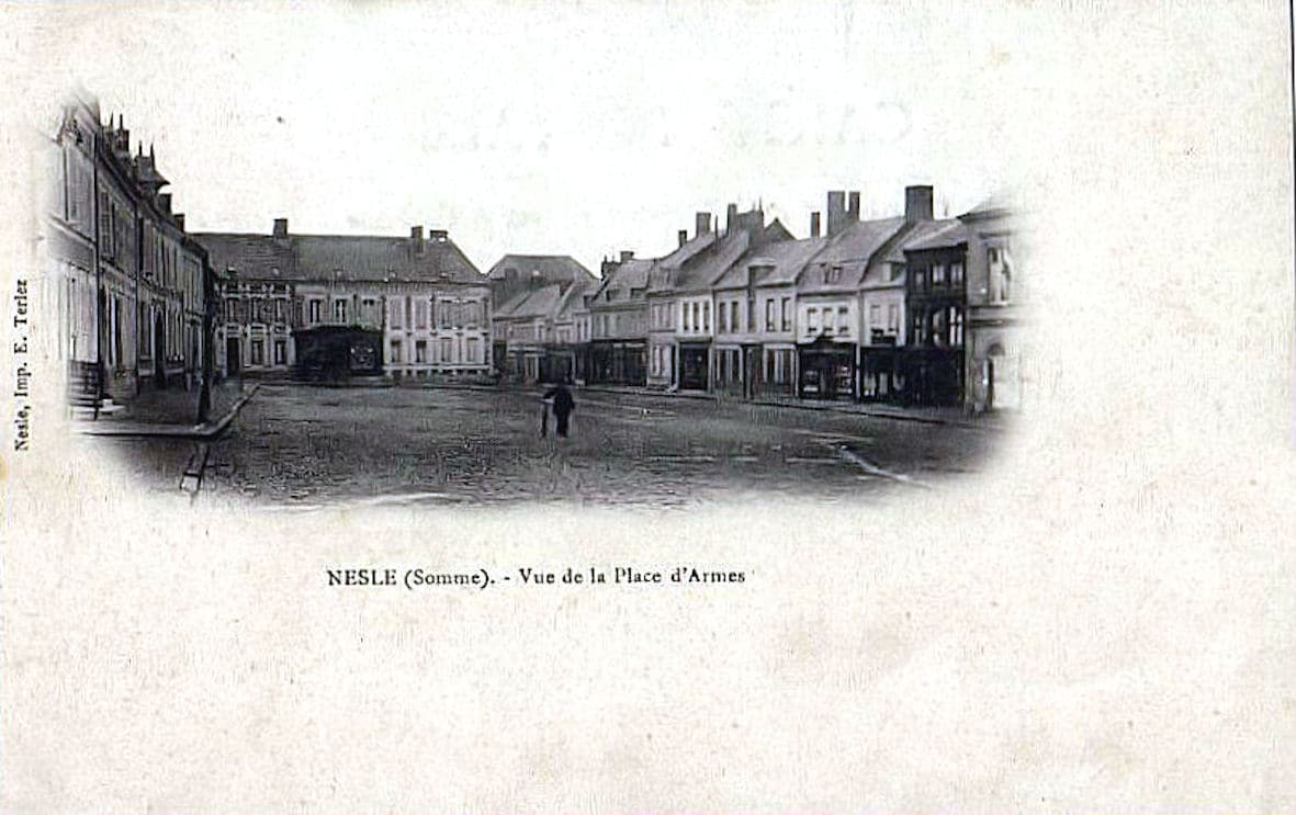 01 00 Armes (place) avant 018