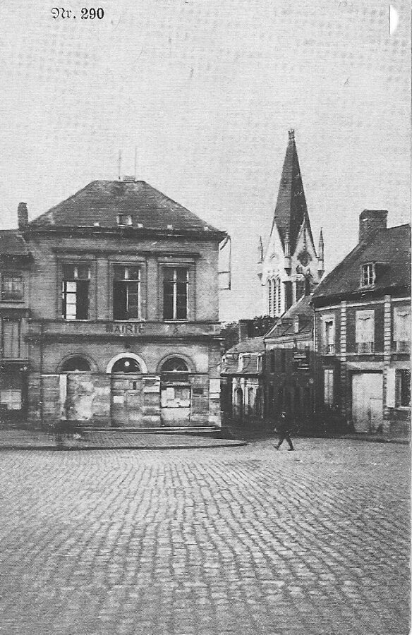 01 00 Armes (place) avant 04