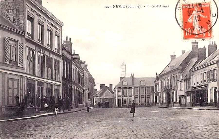 01 00 Armes (place) avant 06