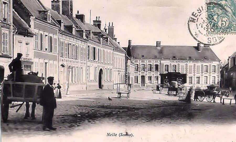 01 00 Armes (place) avant 07