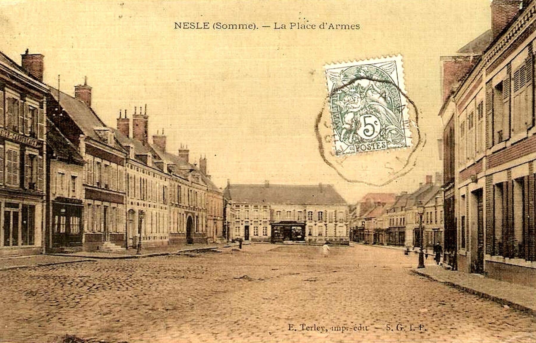 01 00 Armes (place) avant 08