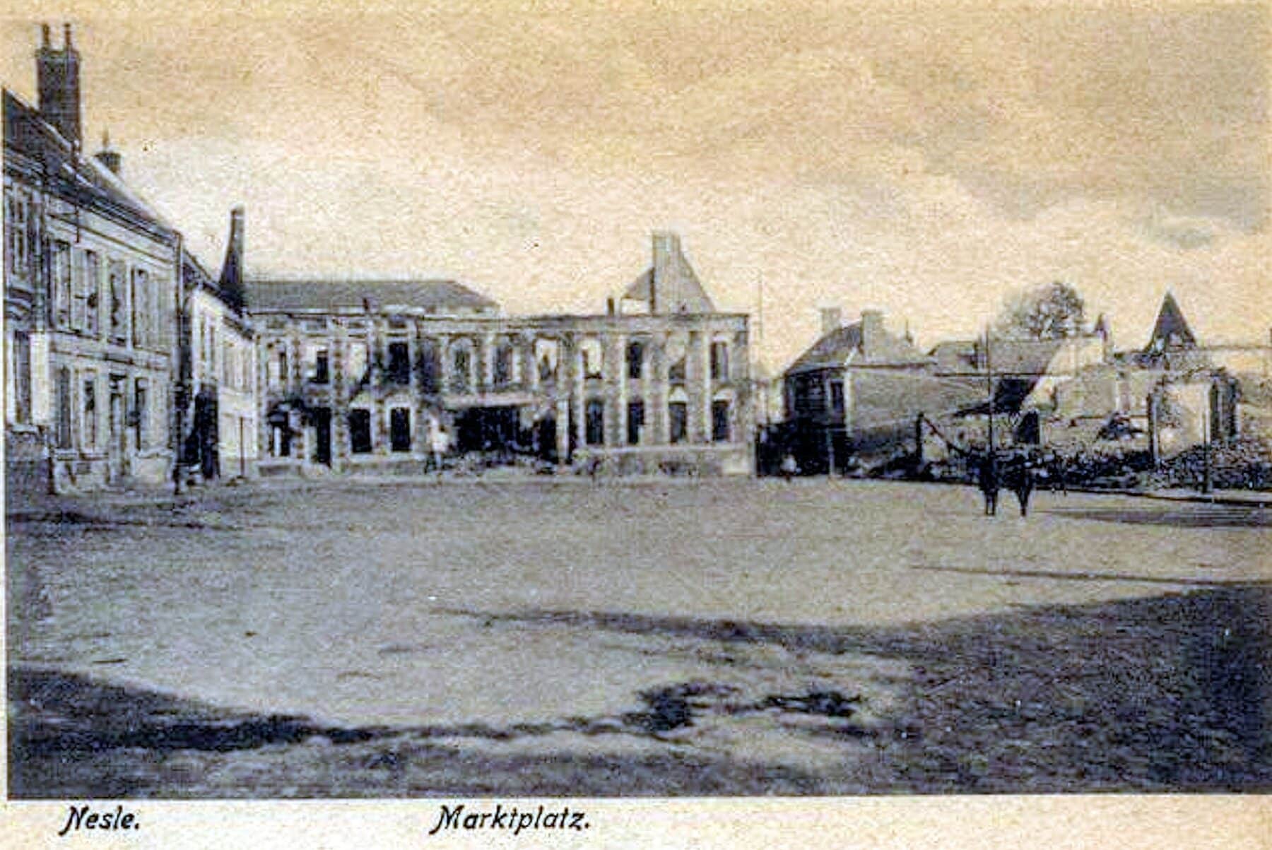 01 01 Armes (place) apres 007