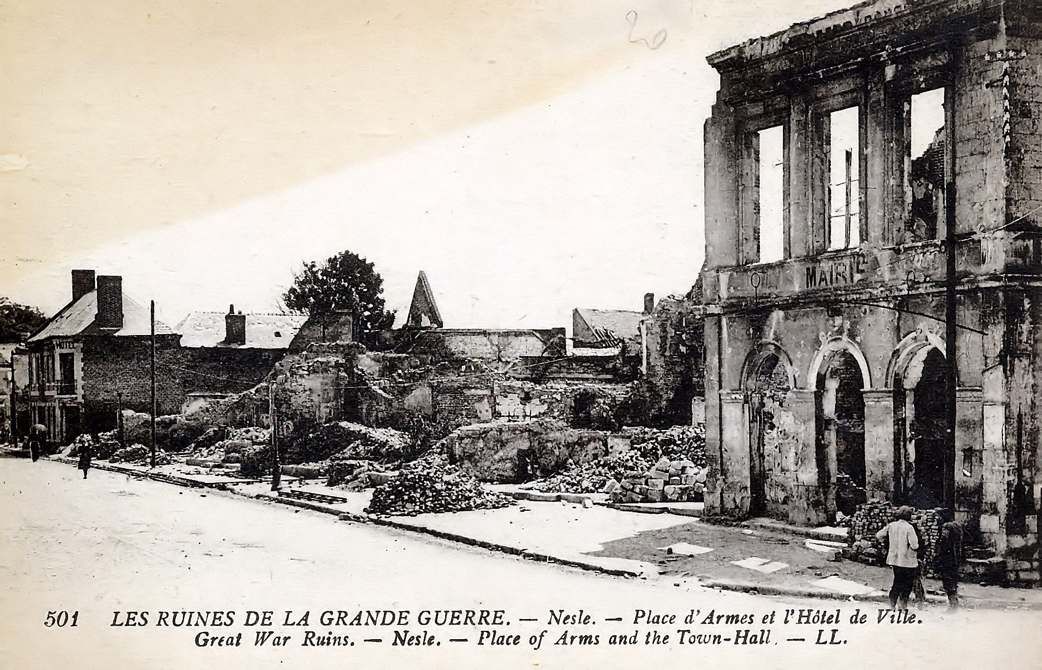 01 01 Armes (place) avant 008