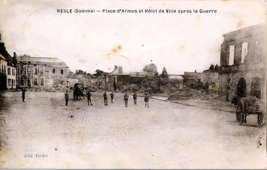 01 01 Armes (place) avant 011