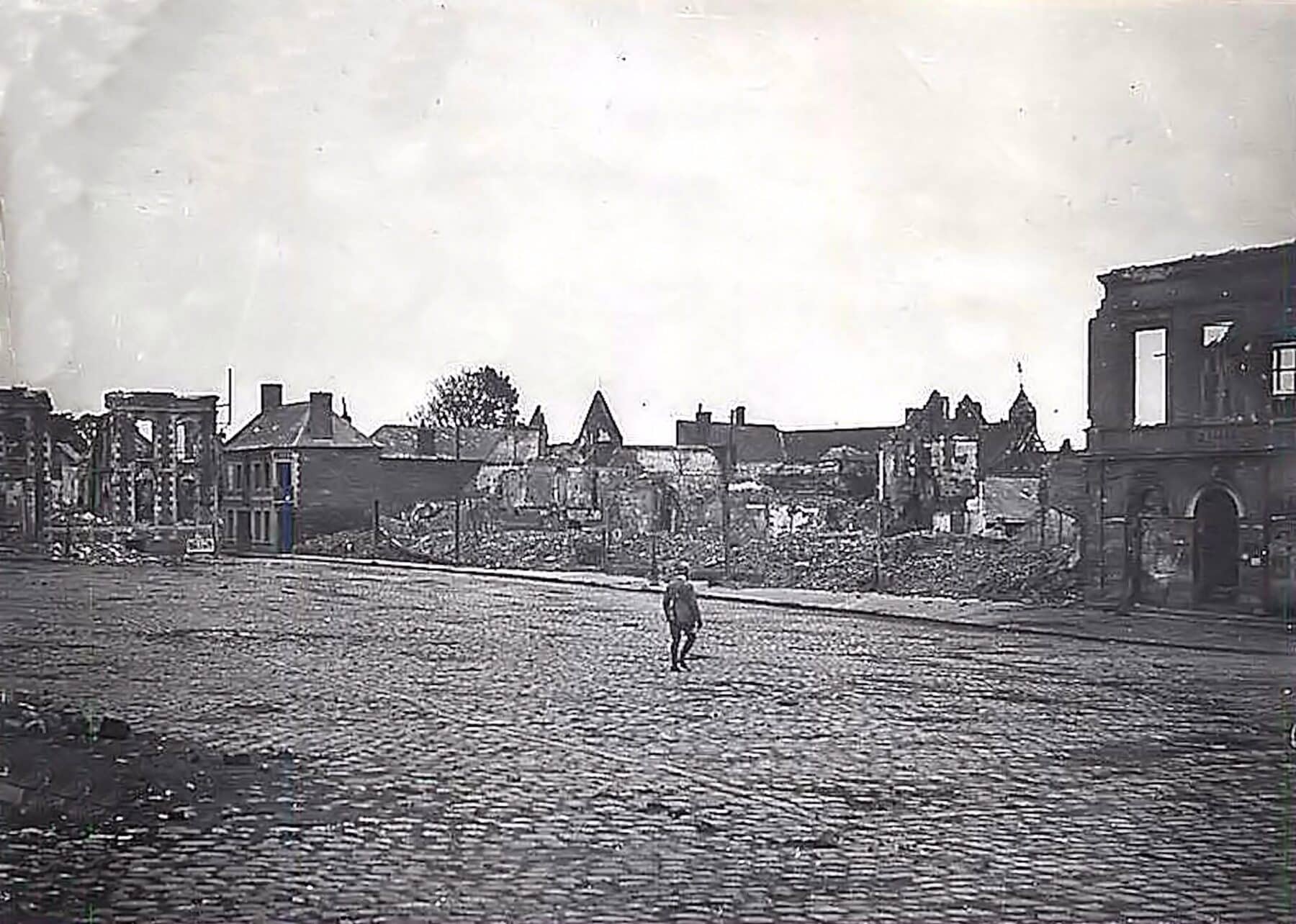 01 01 Armes (place)14 18 2