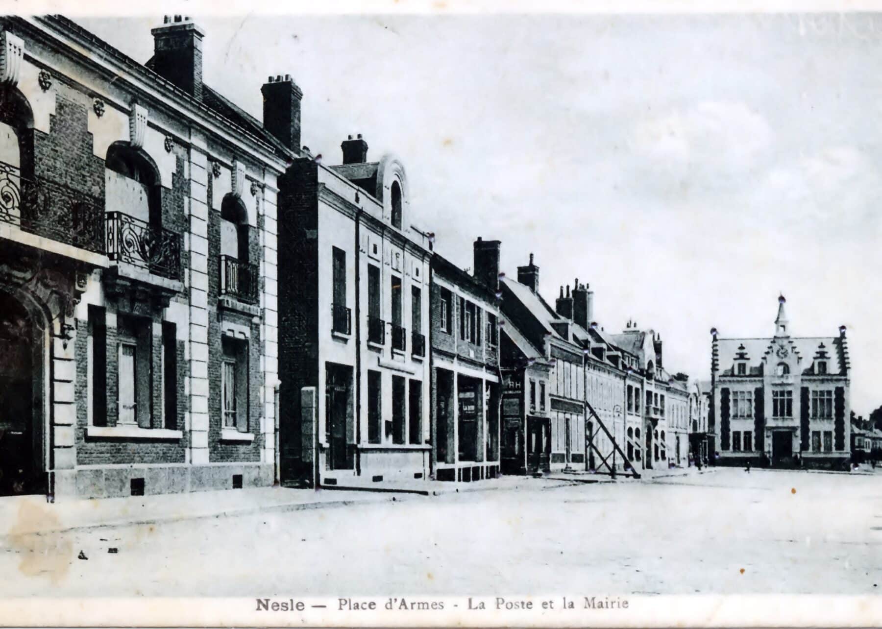 01 02 Armes (place) avant 001