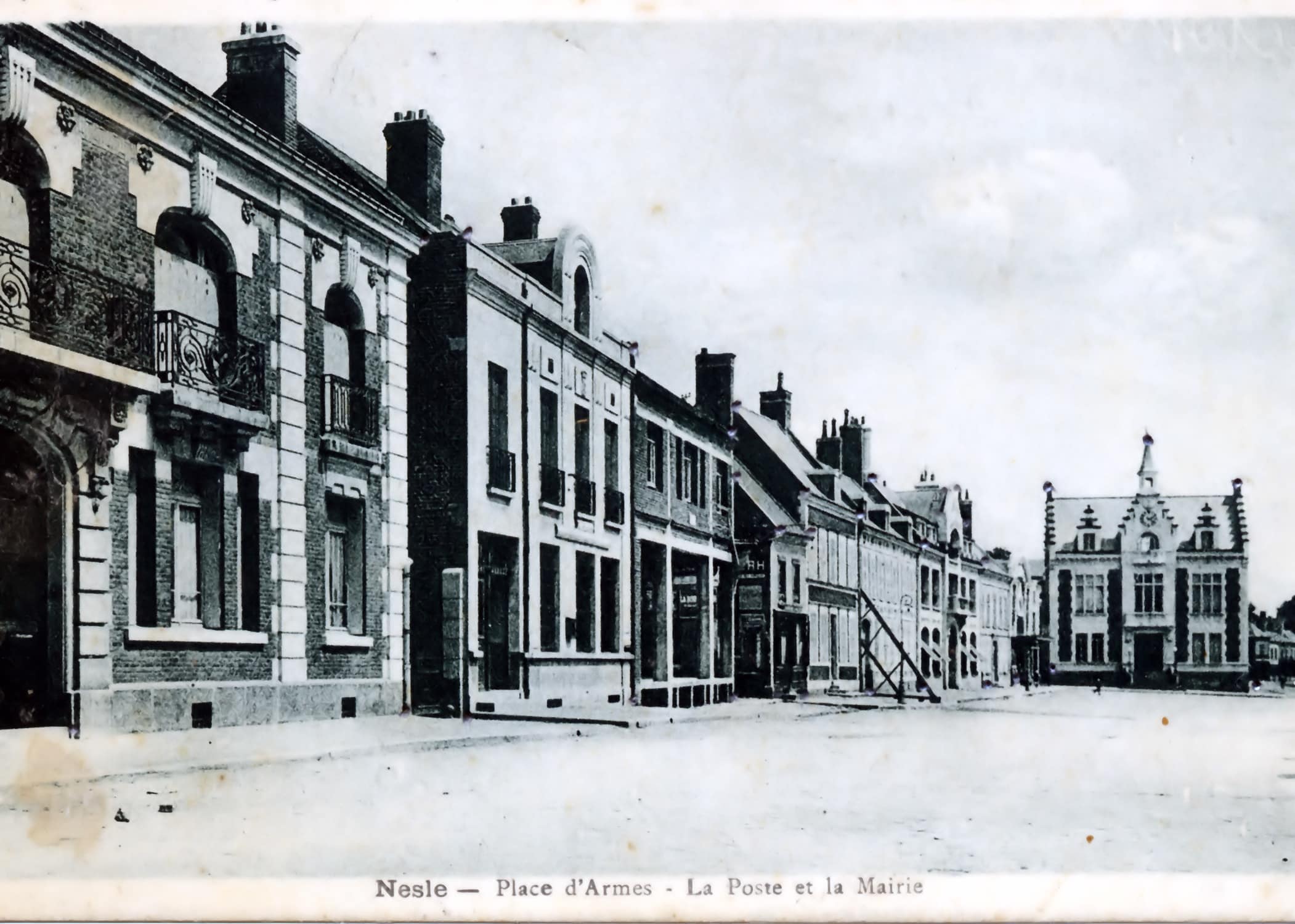 01 02 Armes (place) avant 001