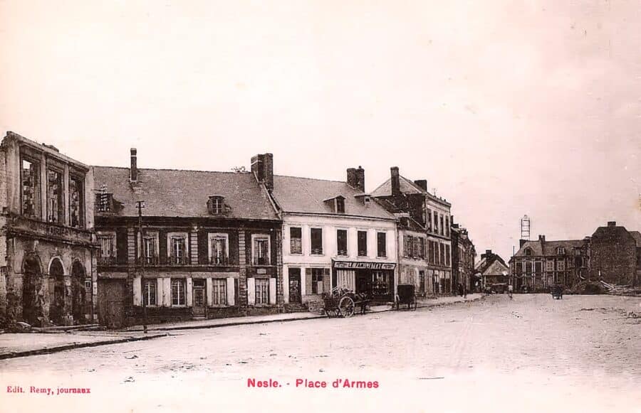 01 02 Armes (place) avant 005