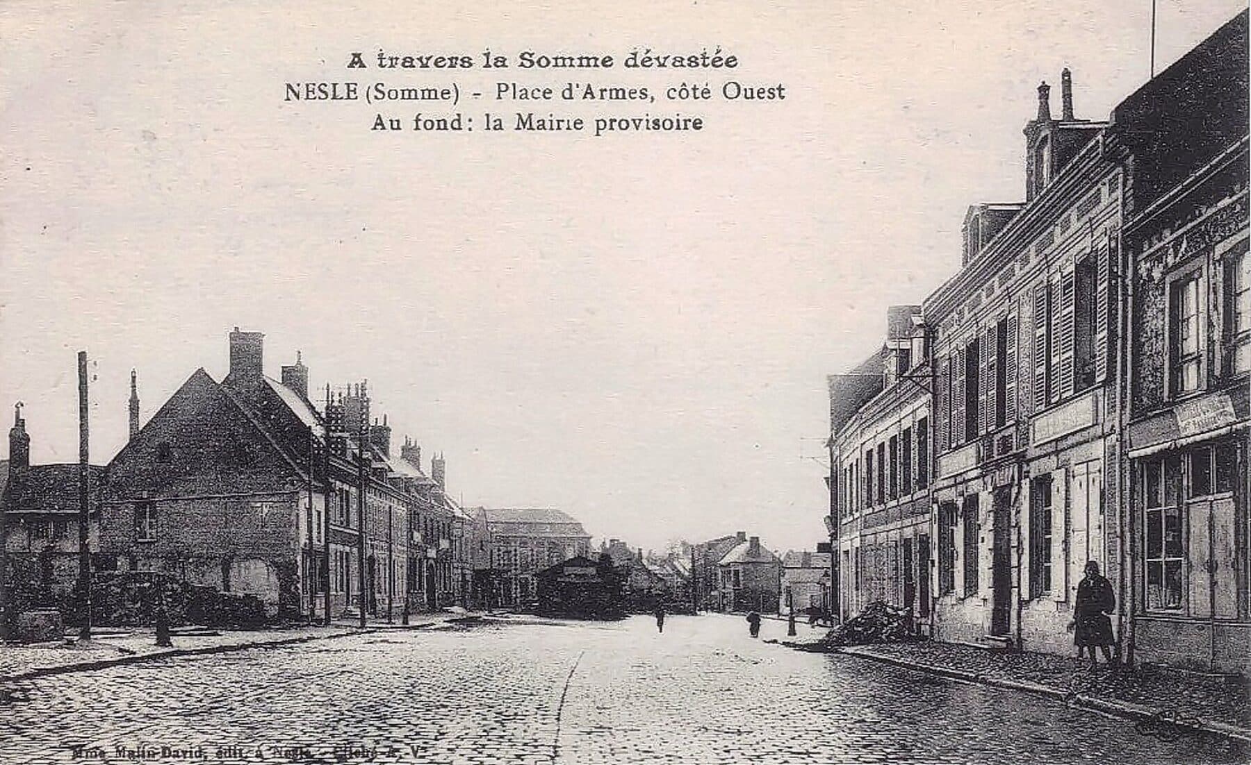 01 02 Armes (place) avant mairie provisoire 008