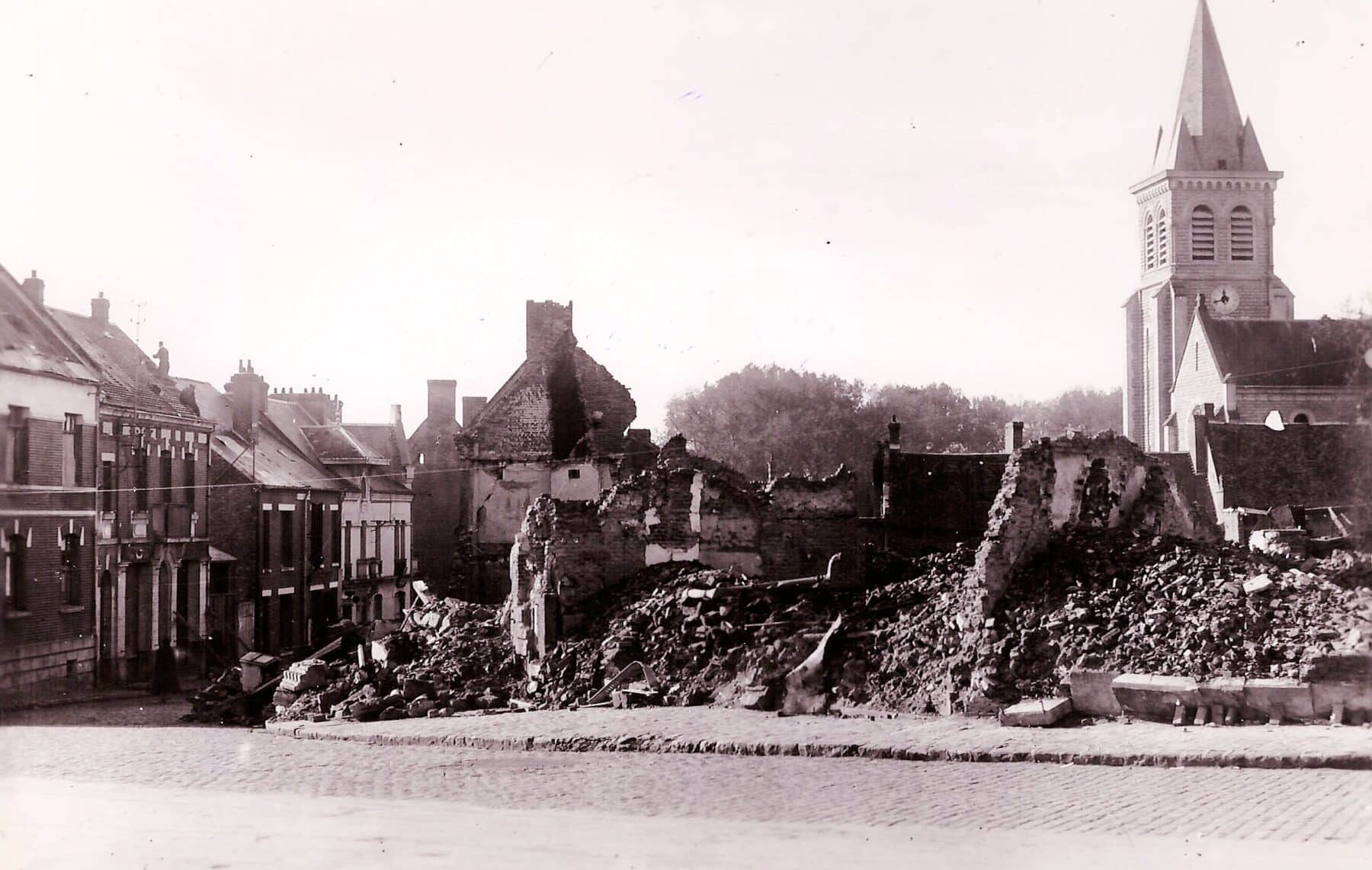 01 03 armes 60 ruines