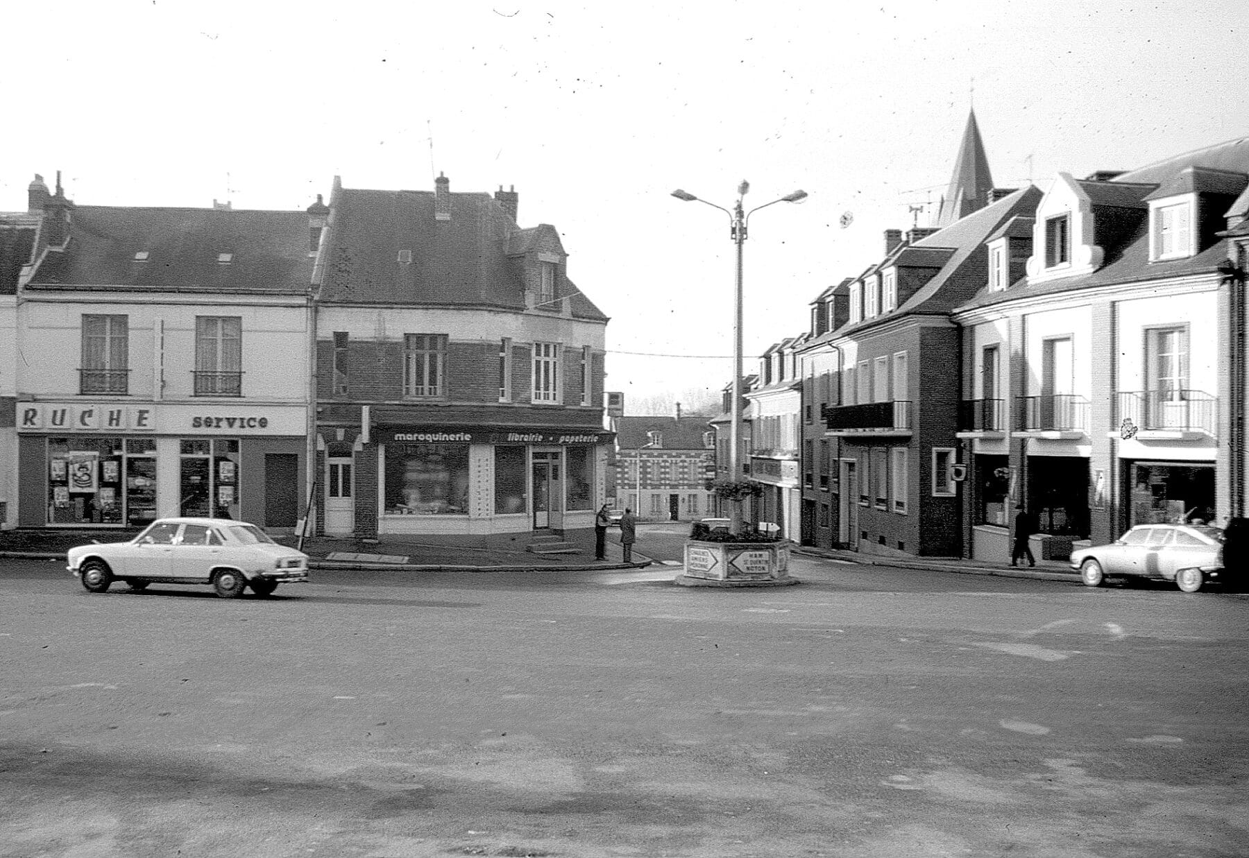 01 04 leclerc place 60 007