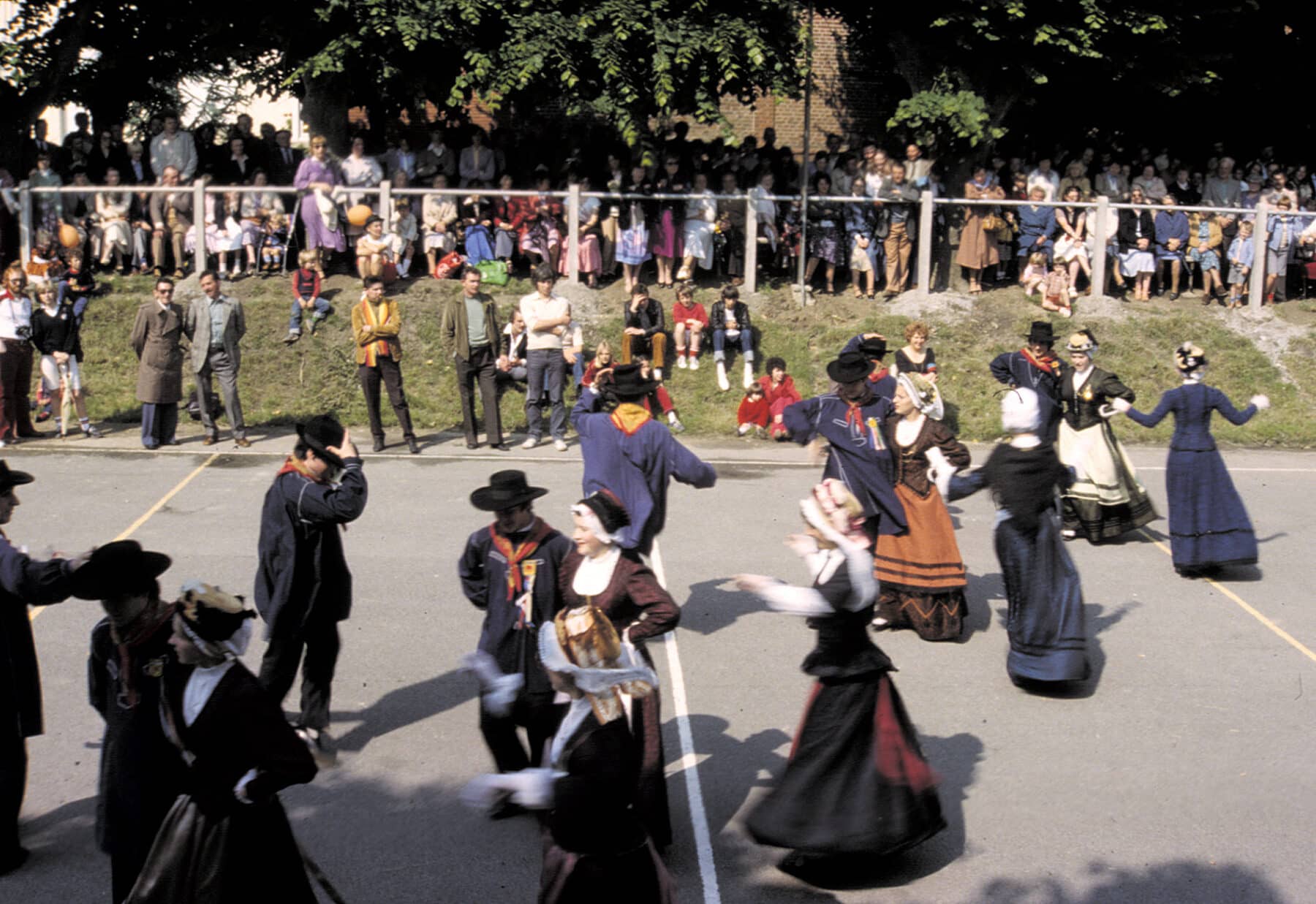 01 04 mairie cinquantenaire 001