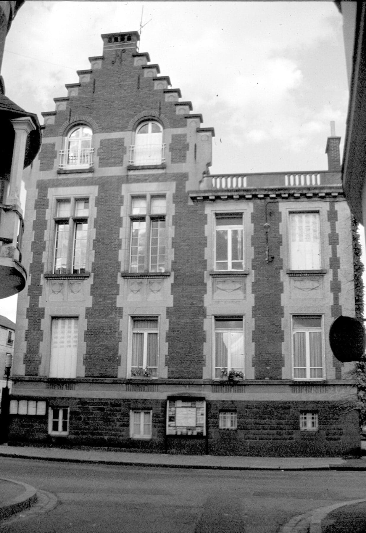 01 04 mairie cote