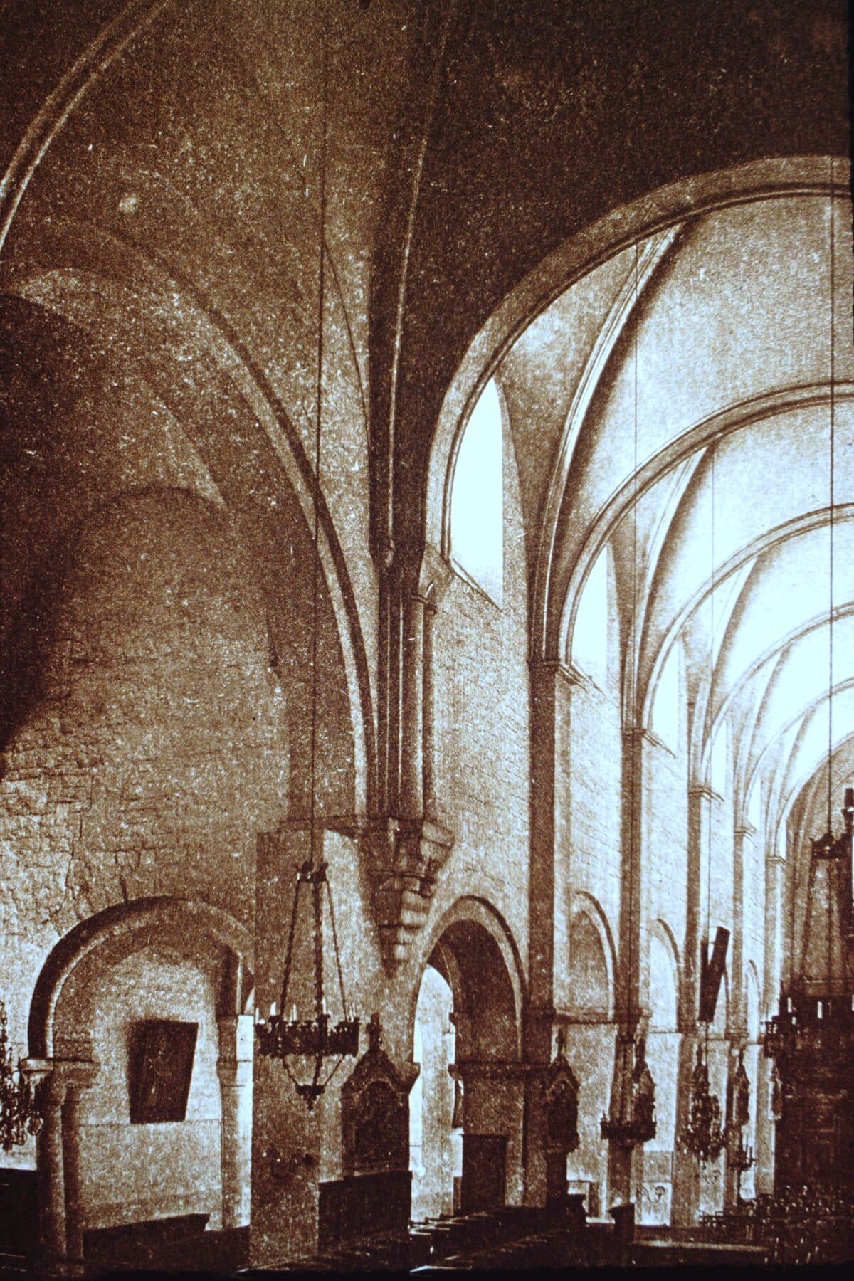67 COLLEGIALE INTERIEUR PICT0004