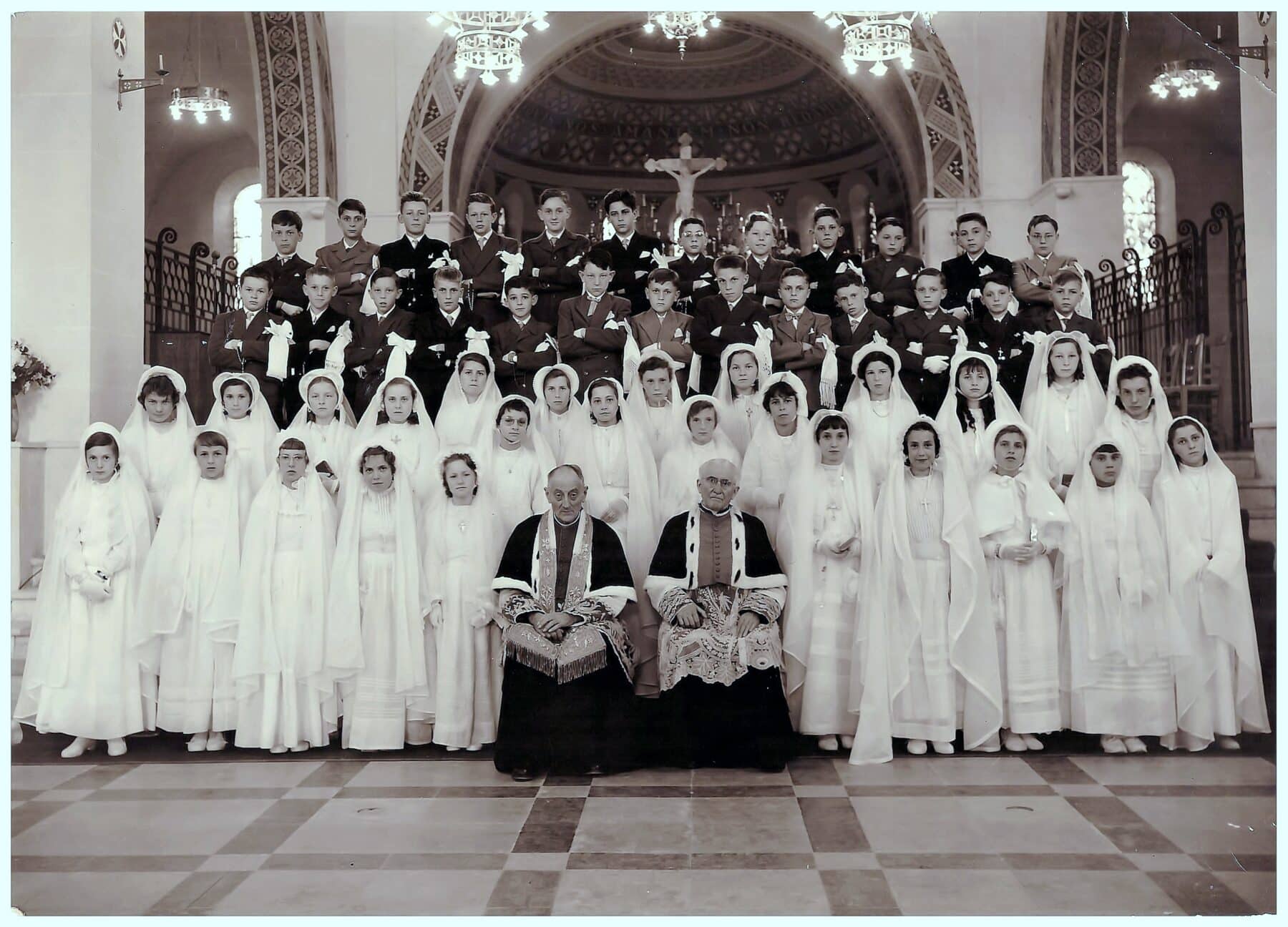 67 COMMUNIANTS CARRETTE Image11
