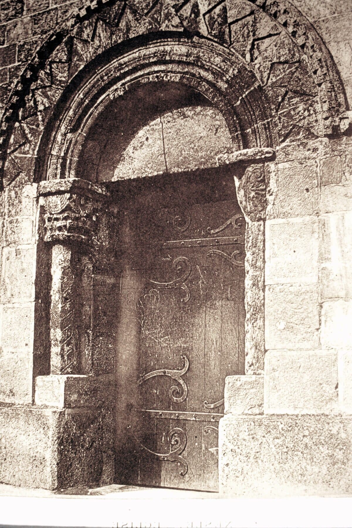 67 collegiale ancienne porte