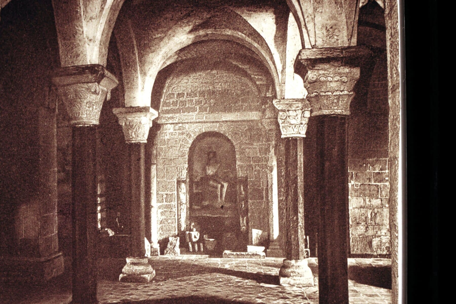 67 collegiale crypte ancienne