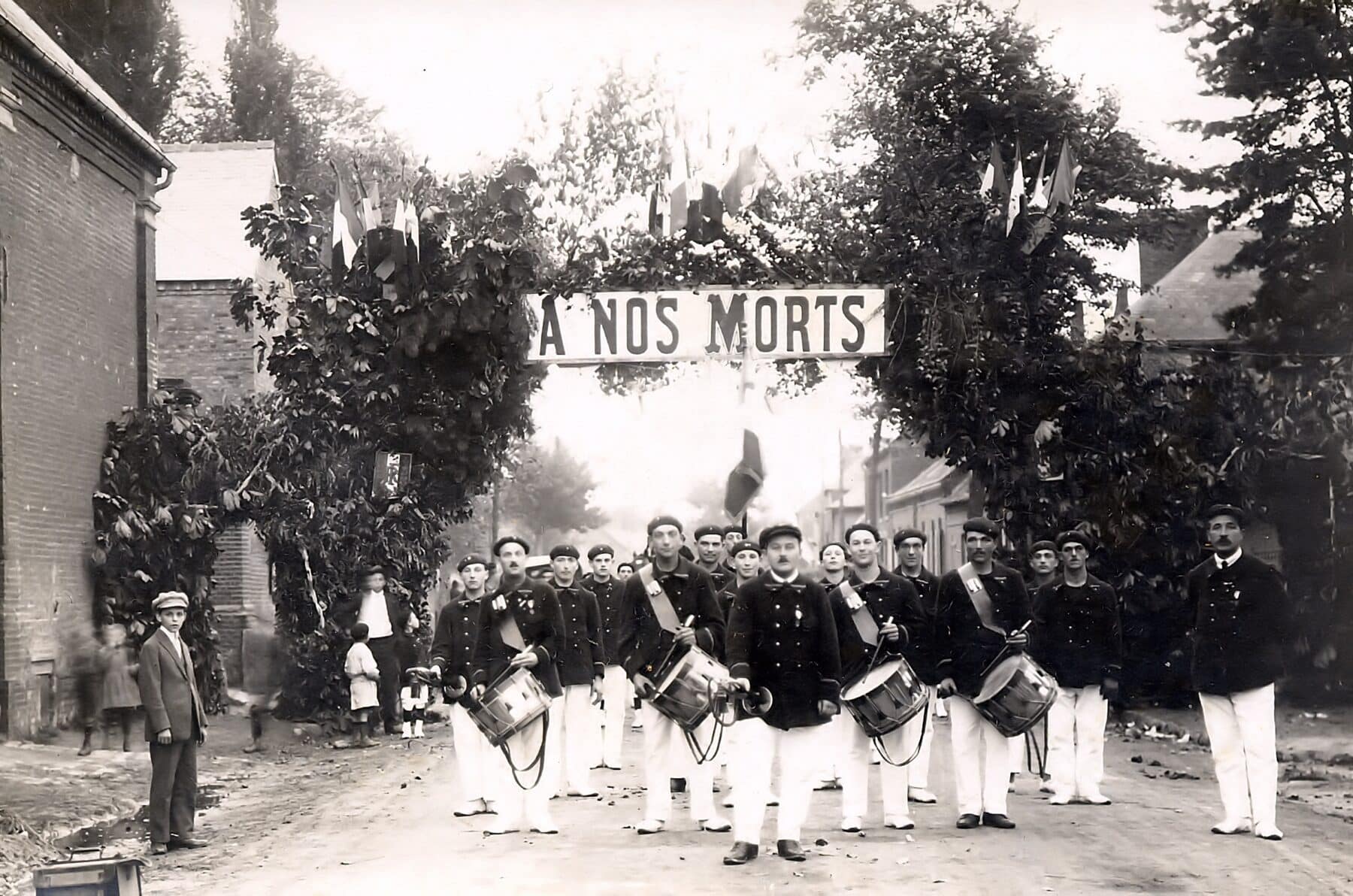 71 MONUMENT AUX MORTS INAUGURATION 03