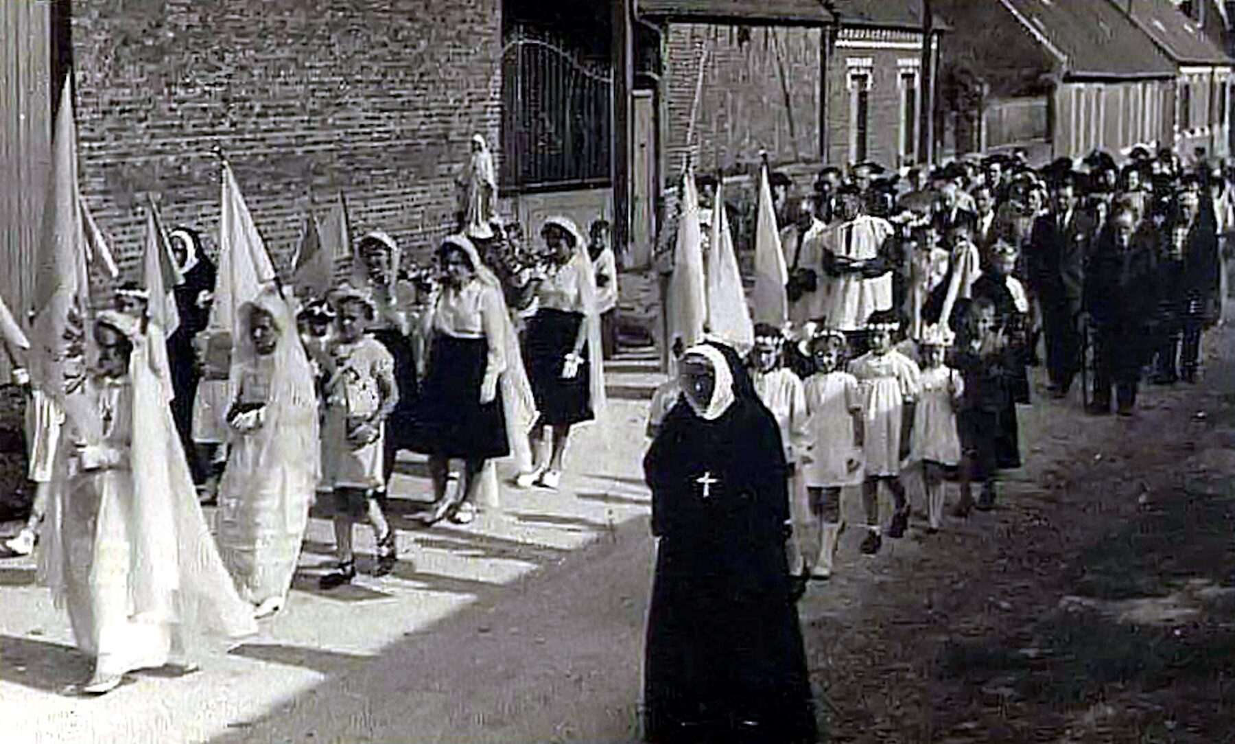 Procession 2